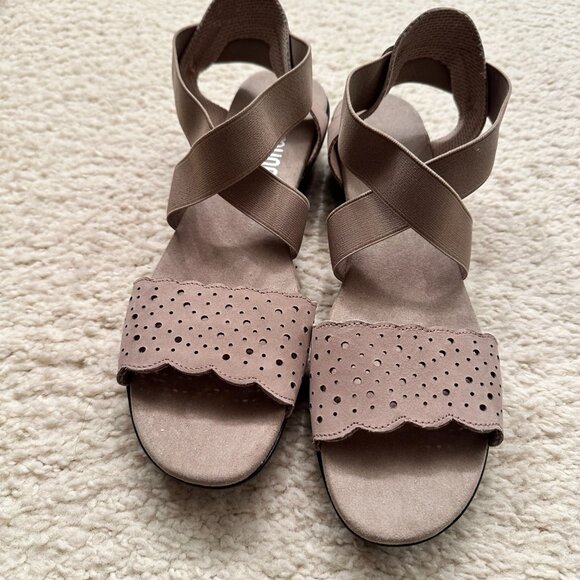 25 pair of high end designer womens shoes. All like new. Some never worn - Picture 7 of 16